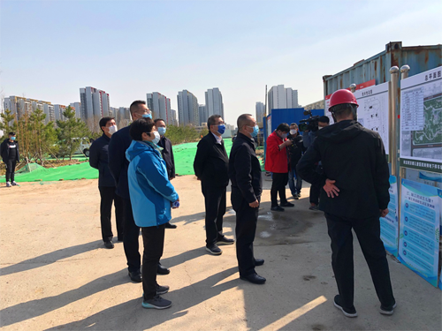 “抗击疫情众志成城” 区委领导检查工地复工情况