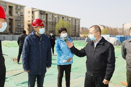 “抗击疫情众志成城” 区委领导检查工地复工情况