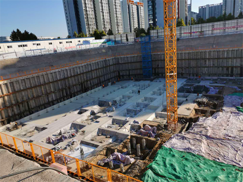 回天项目：回龙观京都儿童医院南侧地下停车场工程正在进行主体结构工程施工工作