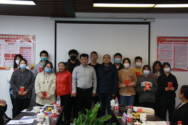 开展“爱心助学·点燃希望”捐资助学活动