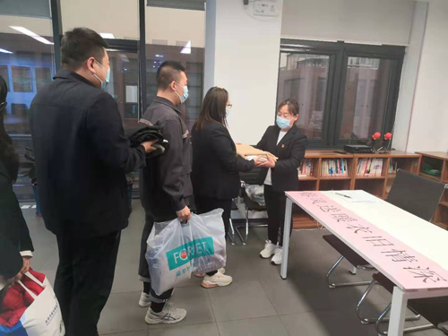 “春风送暖、衣旧情深”路鹏达党支部活动