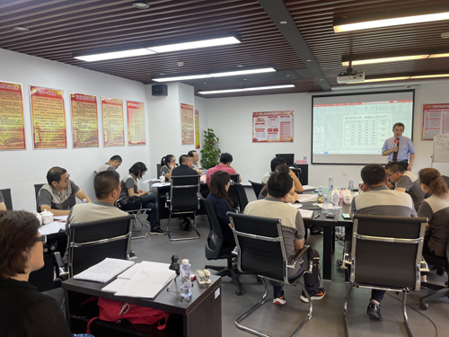 路鹏达公司组织开展商务谈判及商务礼仪培训会