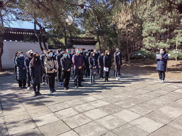 路鹏达党支部开展“清明忆先烈 追思革命情”清明节祭扫活动