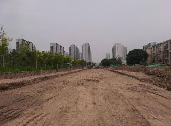 铆足干劲抢工期 全力以赴保进度