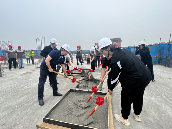 阿苏卫定向安置房BS-005地块一标段 首栋主体结构封顶